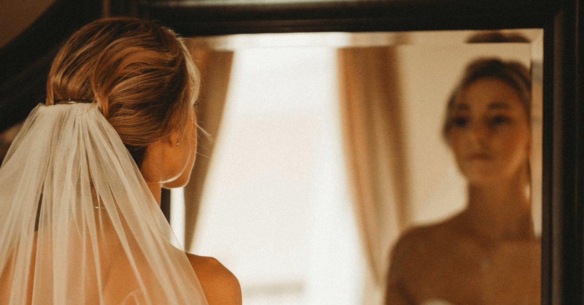 Close-up of a bride with dramatic glam bridal makeup.